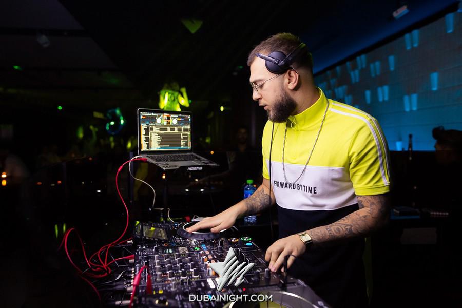 Gauging the Mood of the κοινό, ο Gencay Dokmecioglu, ο Aka Youngmoon ανέβηκε στην επιτυχία, ως διεθνώς αναγνωρισμένο DJ