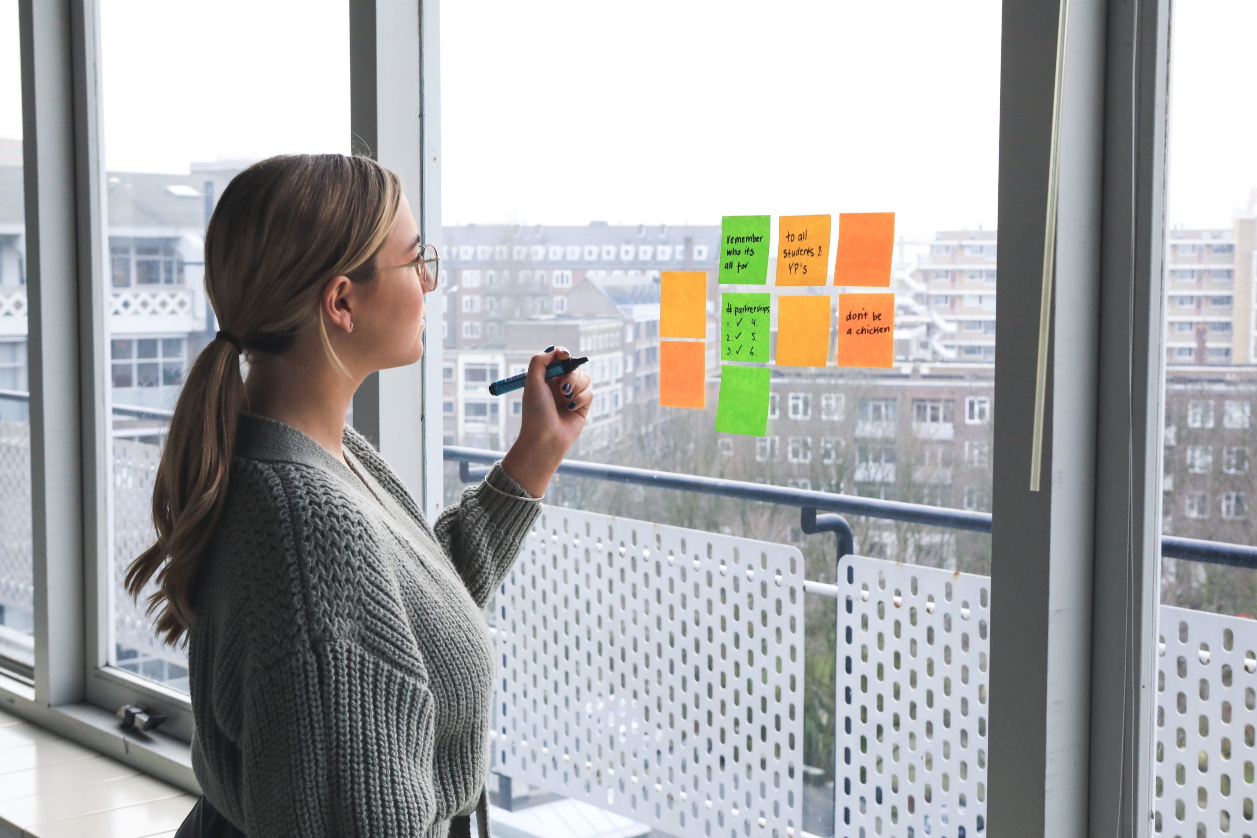 woman, office, post its